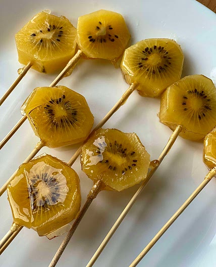 Gold Kiwi Tanghulu 
