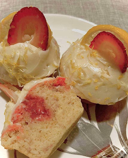 Strawberry Jam filled lemon cupcakes 🍓🍋