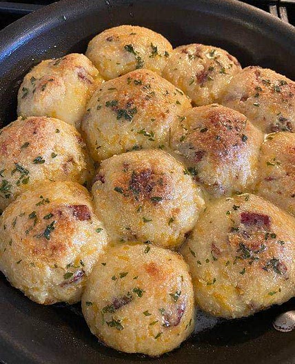 Keto Cheddar Bay Biscuits