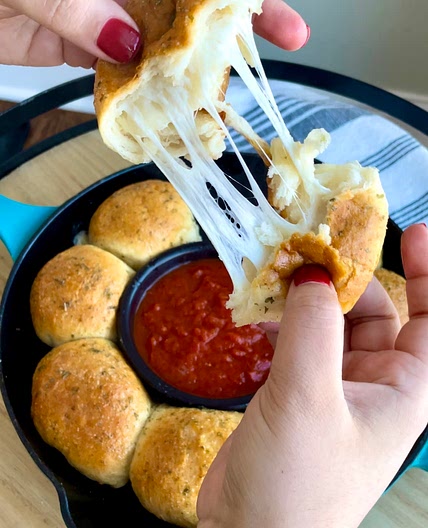 Cheesy garlic bombs