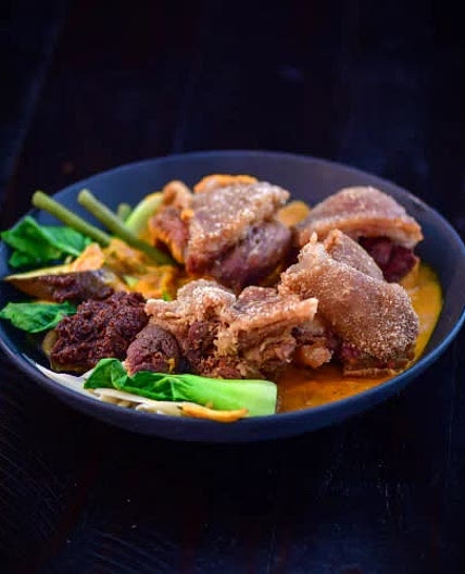 Crispy Pata Kare Kare - Panlasang Pinoy