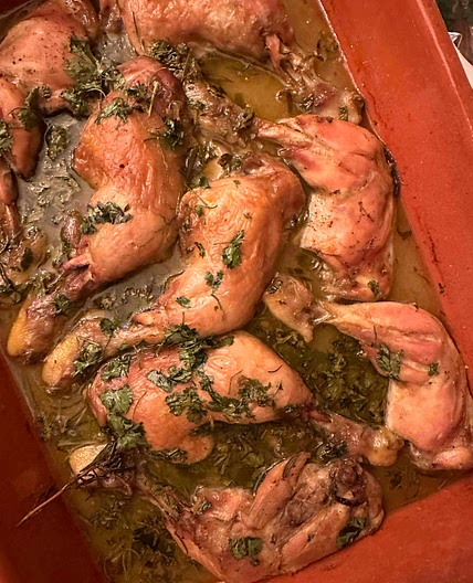 Pollo de corral al ajillo