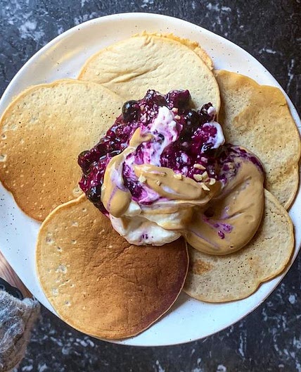 EASY PEZY SKILLET PANCAKES