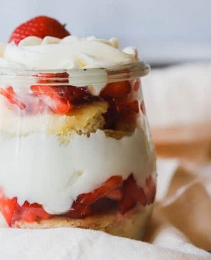 Easy Strawberry Shortcake Trifles Recipe