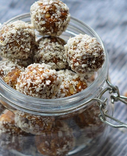 No-Bake Oat & Nut Energy Bites