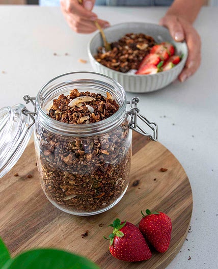 CHOCOLATE GRANOLA