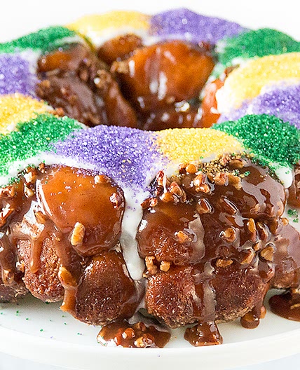 PECAN PRALINE KING CAKE MONKEY BREAD