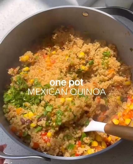If you want to go vegan but have no idea where to start, then this ‘’1 Month Vegan Challenge’’ includes everything you need 👉 Link in BIO — Please Support &amp; Follow my new account . bookmark this ONE-POT MEXICAN INSPIRED QUINOA (15 minute dinner idea)!