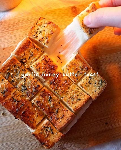 garlic honey butter toast 🍯🍞 