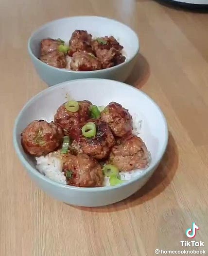 Pork balls & sticky sweet sauce with rice