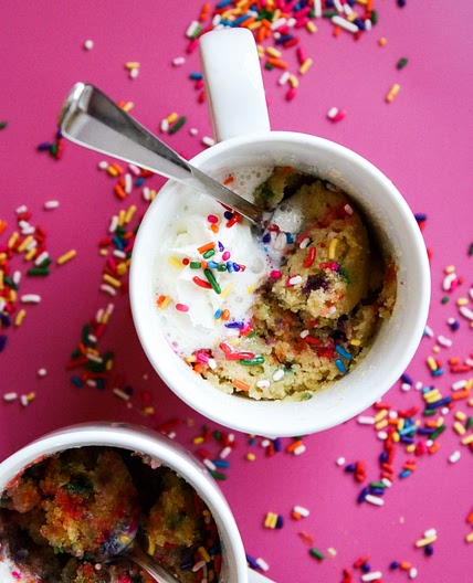 1-Min Quickie Microwave Funfetti Mug Cake