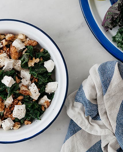Insalata di farro con cavolo nero, formaggio di capra e noci