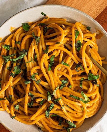 Creamy Red Pepper Gochujang Spaghetti (vegan)