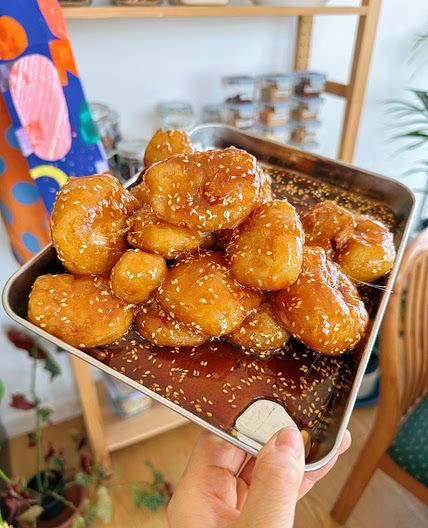 Peking Toffee Apples (Toffee Apple Fritters)