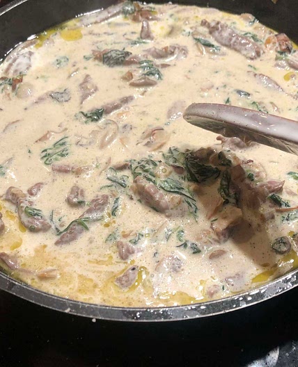 Creamy  mushroom & Spinach stroganoff