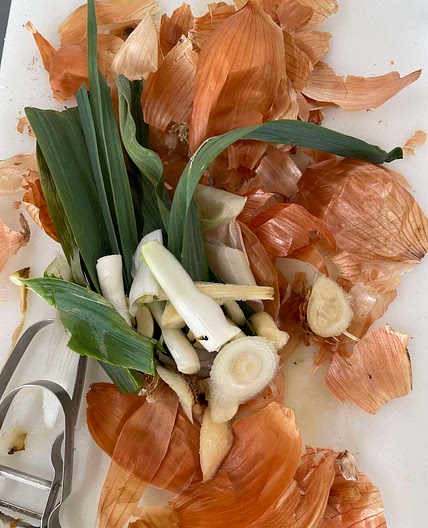 Onion skin sauce