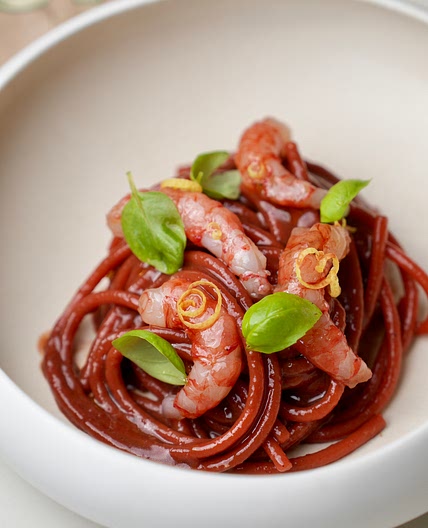 Beetroot, ginger and red prawns spaghetti