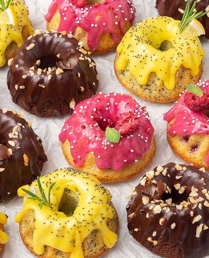 Easy Mini Bundt cakes in 25 flavor combinations (VIDEO)