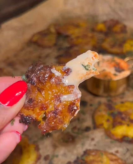 Crispy smashed potatoes 