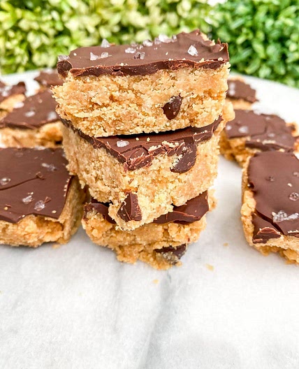 Peanut butter cookie dough bars (secretlyhealthyhome)