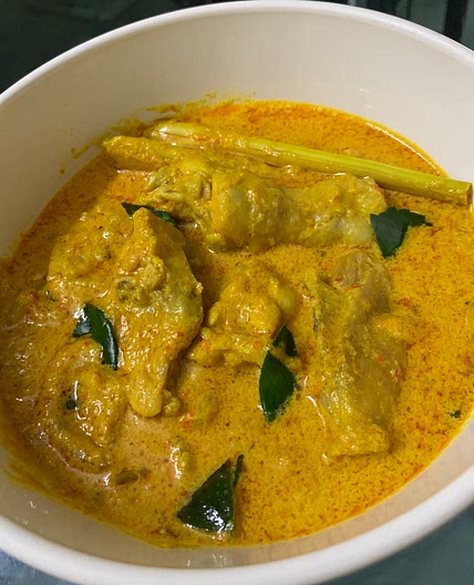 Fragrant Spicy Chicken in Coconut Milk 