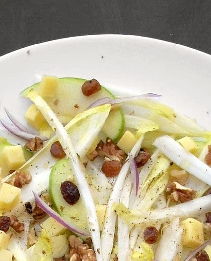 Salade d'endives, Granny, raisins secs, noix et Comté