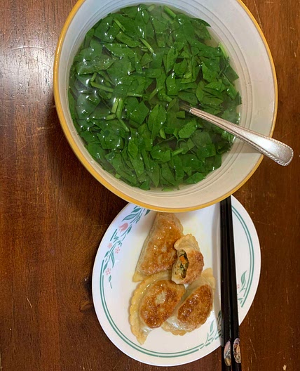 Spinach soup & Nasoya-Thai Basil vegetable Dumplings 