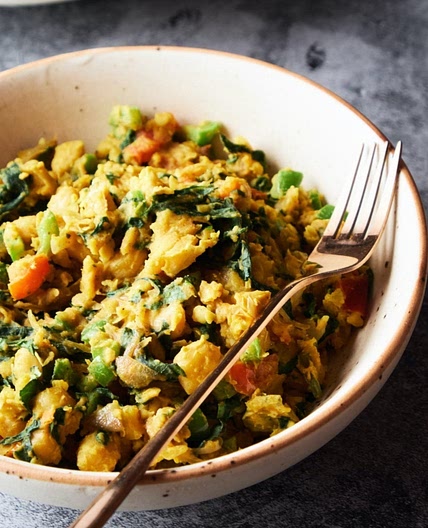 Chickpea and Spinach Scramble with Bell Peppers