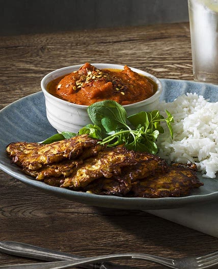 Halloumibiffar med tomatsås och ris