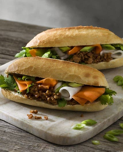 Banh mi med asiatisk färs