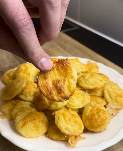 Gougères - French Cheesy Bites