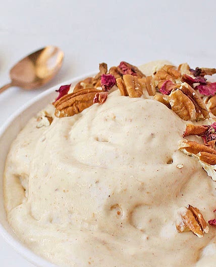 Vanilla, cinnamon & Pecan Smoothie Bowl