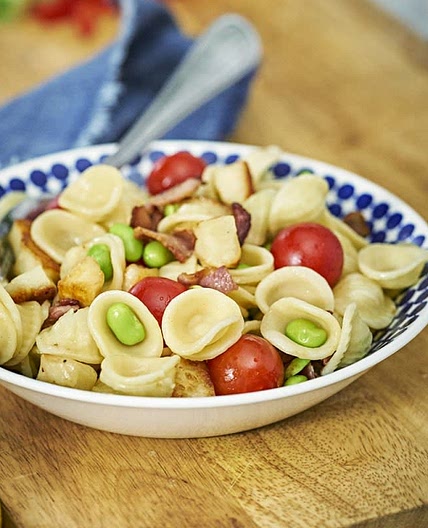 Enkel pastasallad med halloumi
