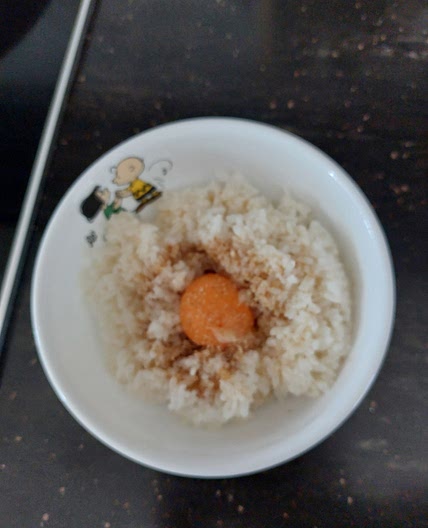 날달걀이 들어간 간장계란밥