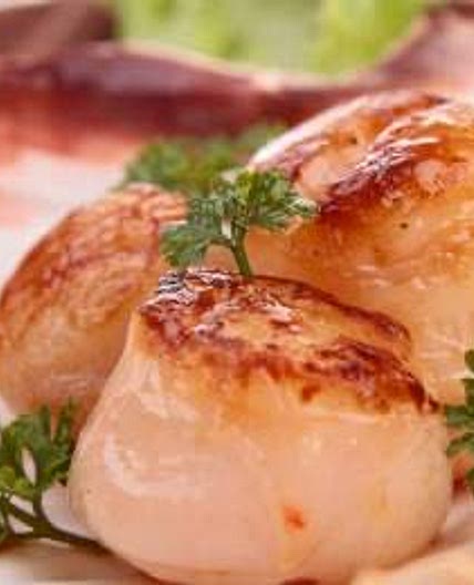 Seared Scallops & Zucchini Noodles w/Roasted Red Pepper Sauce