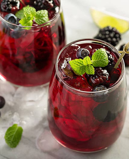 Red fruit sangria