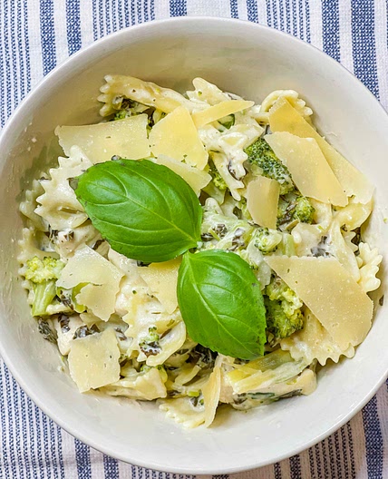 Spinach artichoke chicken pasta 