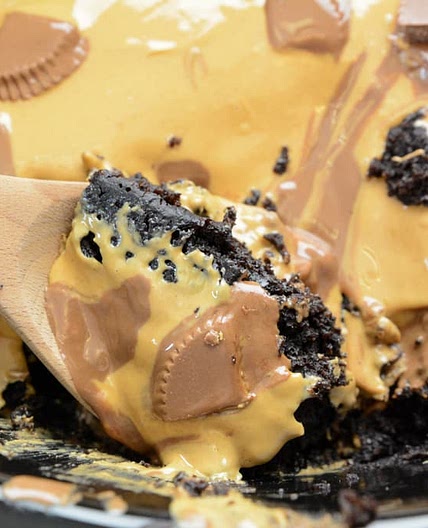 Slow Cooker Reese's Peanut butter and Chocolate Cake