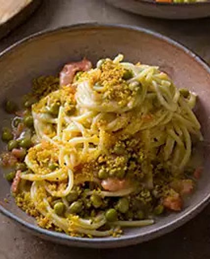 Smoked salmon, lemon & pepper spaghetti