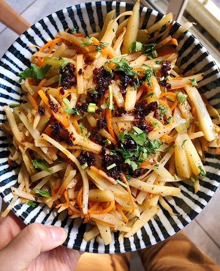 CHINESE SHREDDED POTATO STIR FRY 黑椒土豆丝