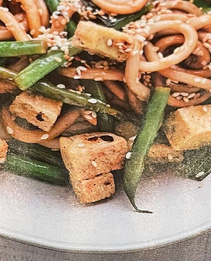 Sesame and spring onion stir-fry udon with crispy tofu 