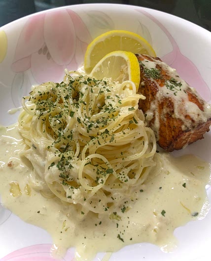 Pan Fried Salmon with Creamy Garlic Sauce & Spaghetti 