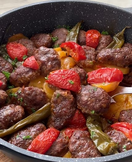 Frikadellen Eintopf mit Kartoffel und

 Zwiebel Zutaten;