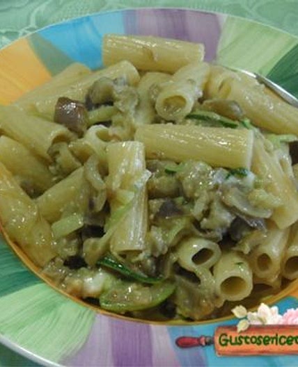 Pasta melanzane zucchine e blu di capra - Gustose ricette di cucina