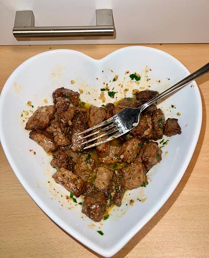Steak garlic butter bites