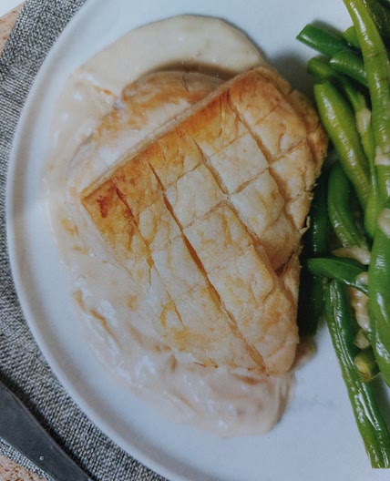 Puff pastry-wrapped chicken
