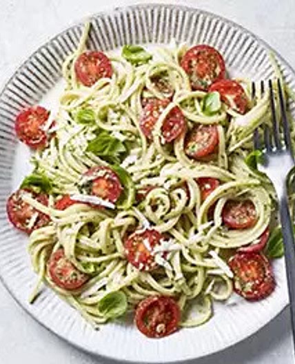 Pesto linguine with cherry tomatoes & halloumi
