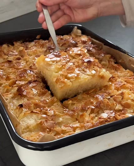 Apple Filet Almond Cake