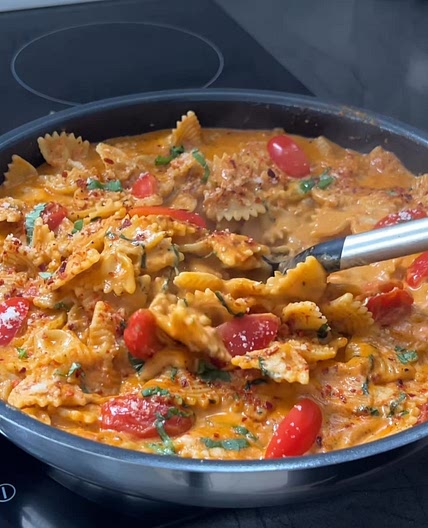 Homemade Dried Pasta with Tomato Pesto Sauce