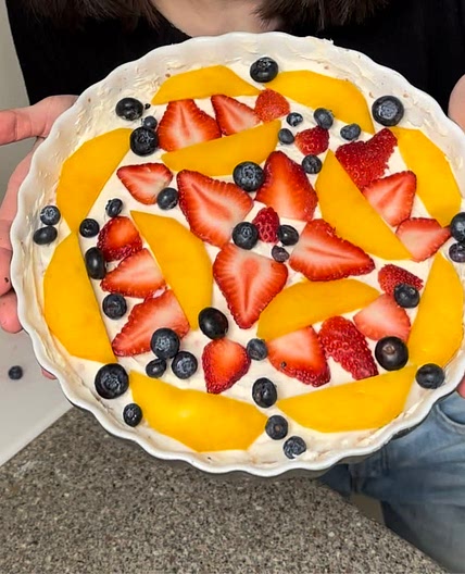 Fruit pizza